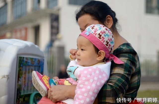 奶奶|四十五岁“二胎妈妈”遇上同龄“年轻奶奶”,早生和晚生差距明显