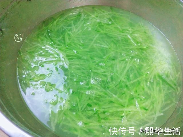 天冷，包饺子别只用白菜了，试试这样做，鲜美营养，超好吃