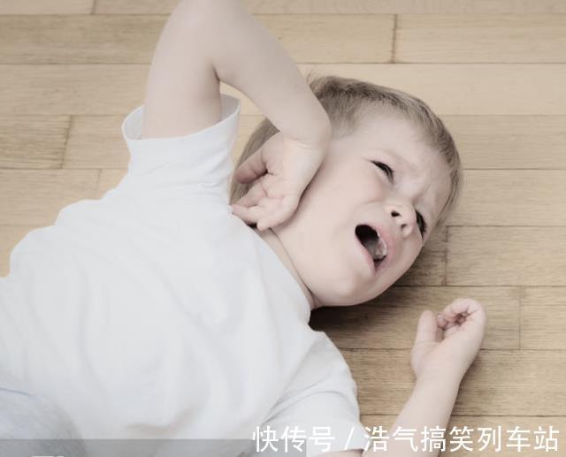 简·尼尔森|当孩子用哭闹要挟你时,请使用这套“话术公式”,效果非常好!