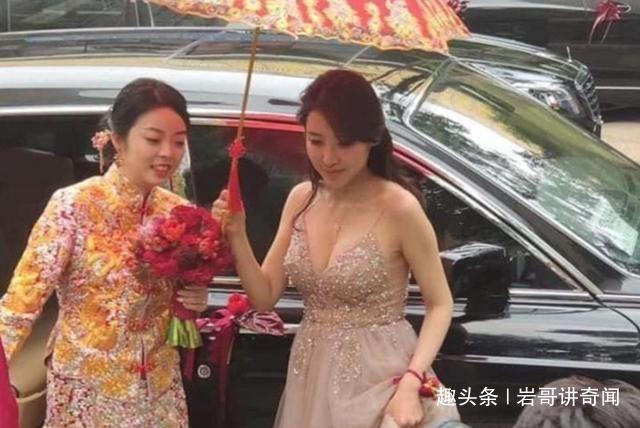 真的|有一种尴尬叫做伴娘美过新娘,要不是看见美女撑伞,还真的分不清