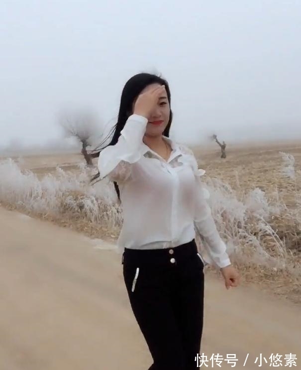 穿搭|北方美女仅穿“打底衫”外出, 冻手冻脚, 塑造“冻美人”
