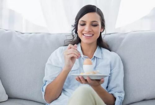 蛋白质|每天吃一个鸡蛋，和不吃鸡蛋的人，有什么区别？医生说出真心话