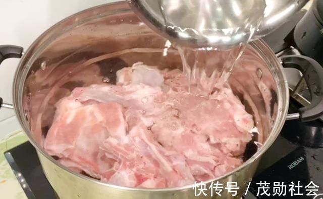 炖羊肉时，有人先焯水，有人直接炖，大厨：全都不对，教正确做法