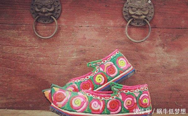 古时候的鞋子,为何鞋尖都是往上翘的?看完不得不佩服古人的智慧