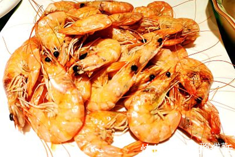 胡萝卜焖排骨|精选美食:香酥鸡翅,胡萝卜焖排骨,茄汁黄金虾的家常做法