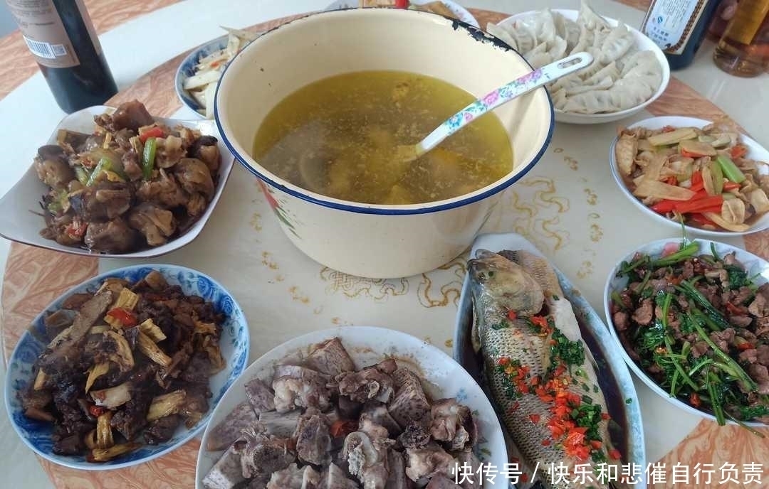 新年|新年第一餐，叔叔家做了一桌色香味俱全的菜系，你觉得好吃吗？