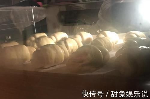 自己做面包太难了？这款鸡蛋奶油卷，简单易做，超适合新手学习！