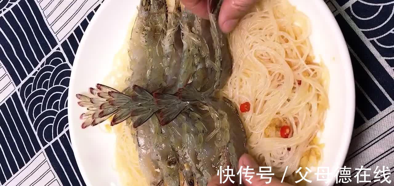 蒜蓉粉丝开背虾,粉丝滑嫩入味蒜香扑鼻,疫情过后记得做给家人吃
