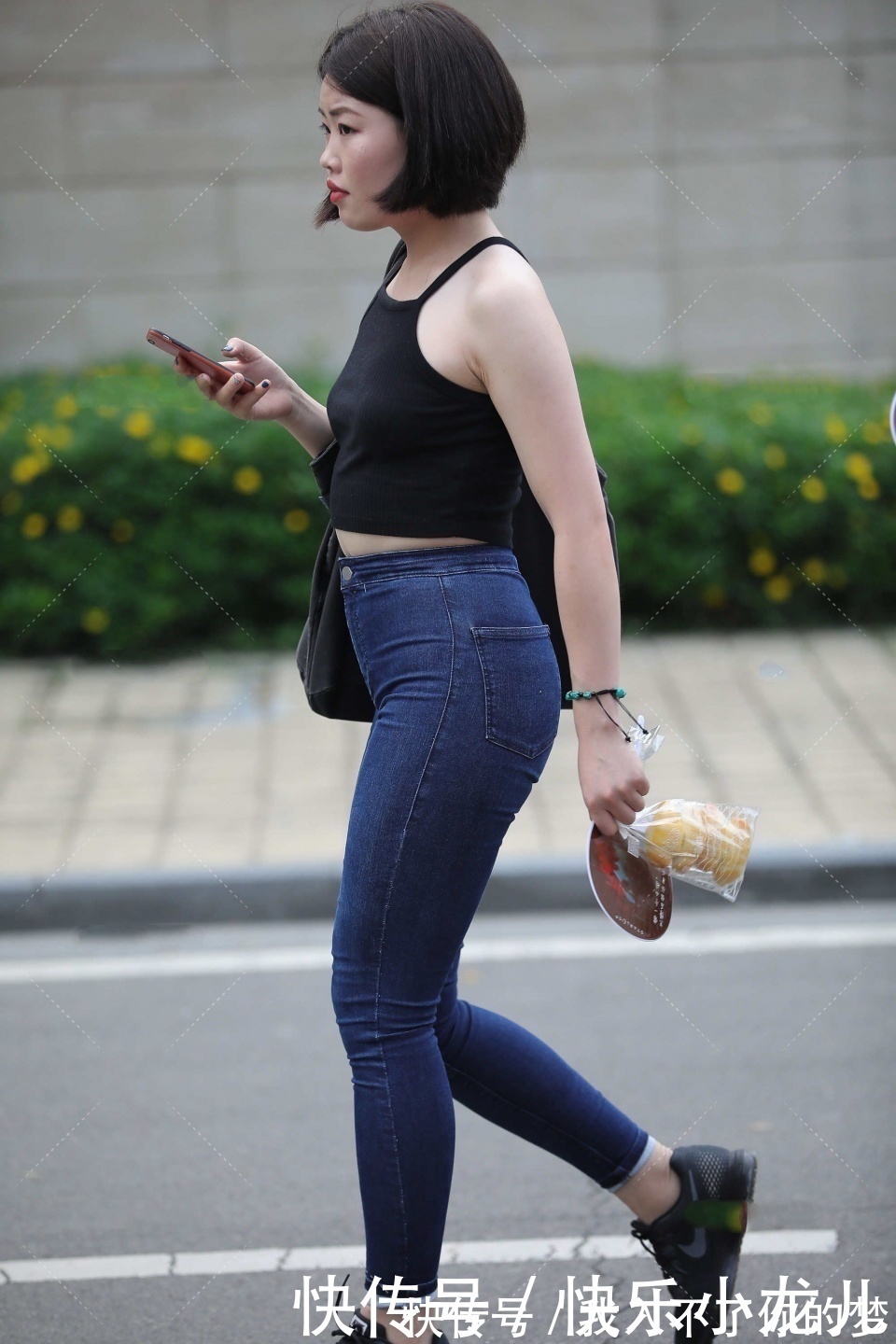 时尚|短发女生配深色系穿搭又酷又飒,学会同色系搭配法,你也能变时尚