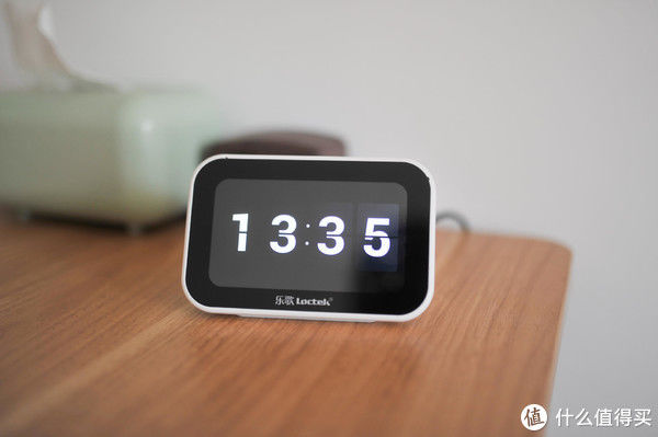 螺丝|家居改造：用电动升降桌打造我的居家办公小角落