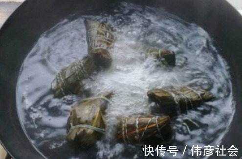 食用碱|煮粽子，用啥水很关键！大厨教你3窍门，粽子软糯不夹生，不开裂