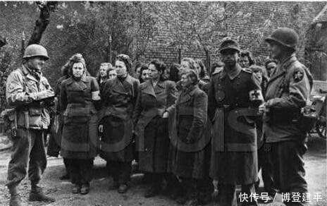 日本|美军为何投掷原子弹，看看美国女兵俘虏，日本人提几个字就害怕