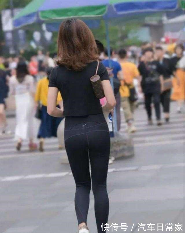 洋气 简单搭配的打底裤上身特别洋气,展现迷人体态,美感十足!