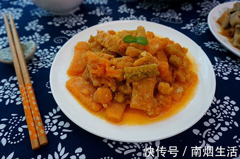 跟着我一起|蛋黄焗南瓜家庭版简单做法,味道香甜,色泽诱人