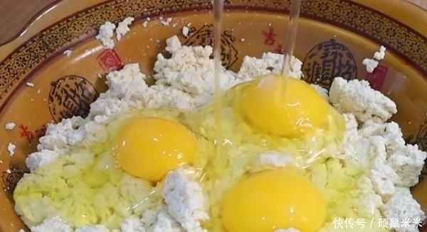 豆腐别只炒着吃,学会这样做,孩子天天点名吃,营养解馋,比肉香