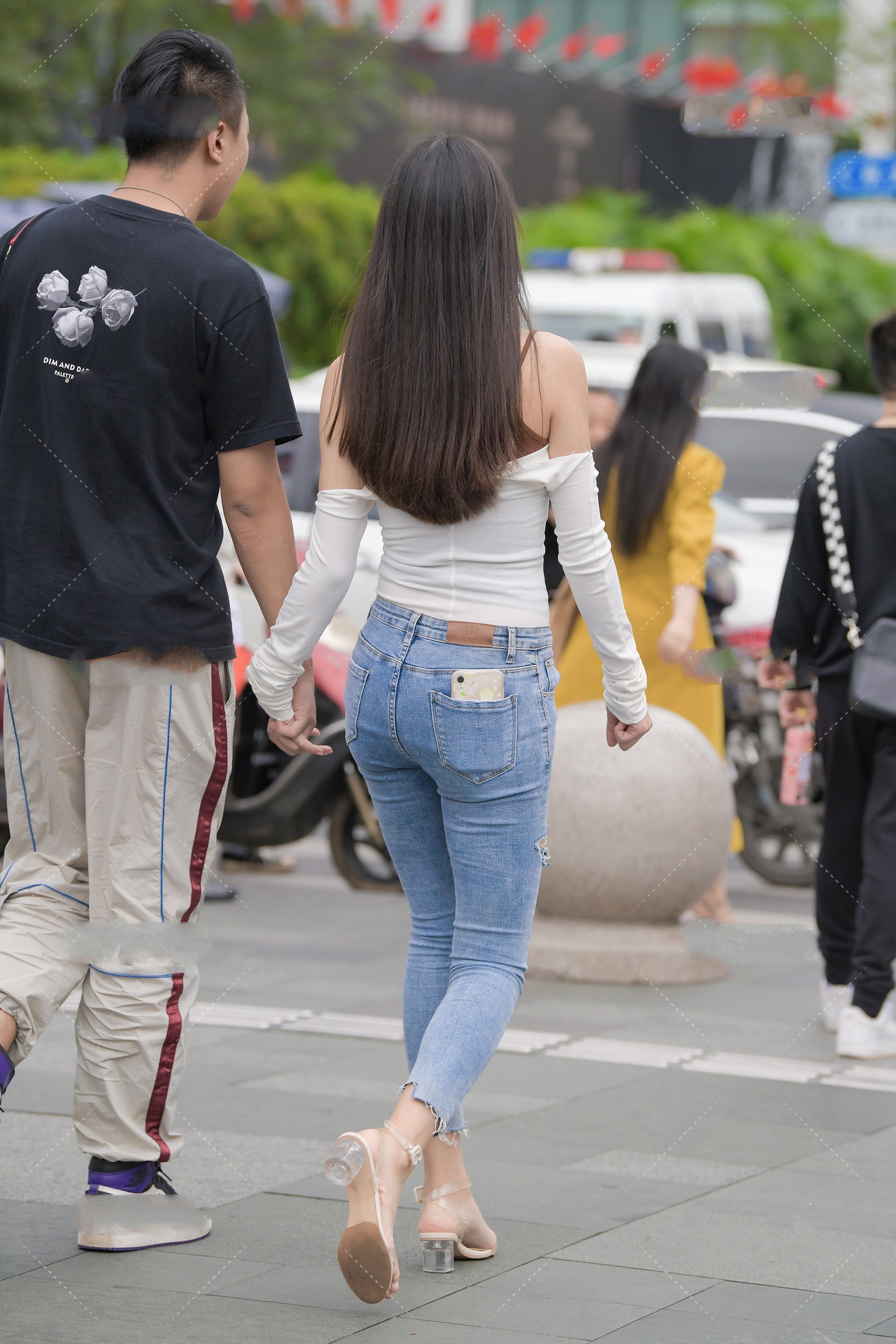 牛仔裤|两件套上衣搭配经典裤子, 搭配虽然简单, 但是很好看