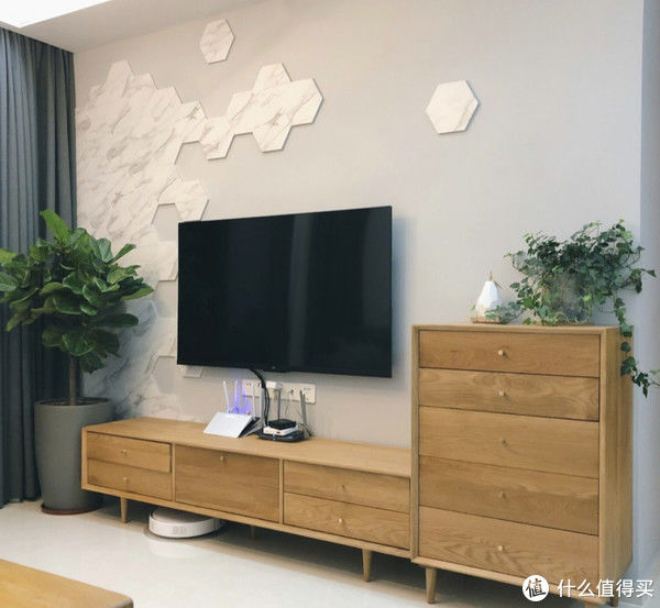 背景墙|越来越多人不吊顶、不做电视背景墙，改用更省钱方案，简约又漂亮