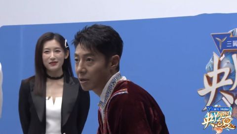 庄晓莹|央视公演连登热搜：康辉扮演许仙，撒贝宁登台抢走主持人风头