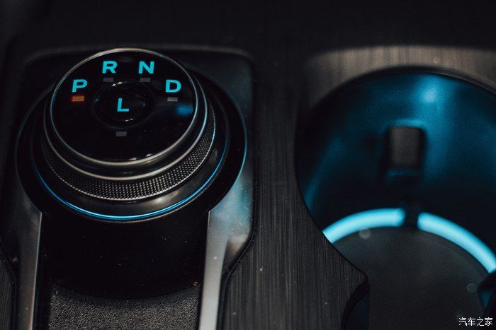 魅力雪境-与福克斯一起探索呼伦贝尔的冬天