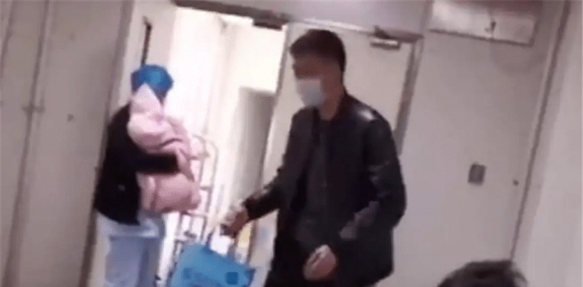 独生子女|护士报喜生了双胞胎儿子,宝爸听了拔腿就跑,网友:是我也得跑