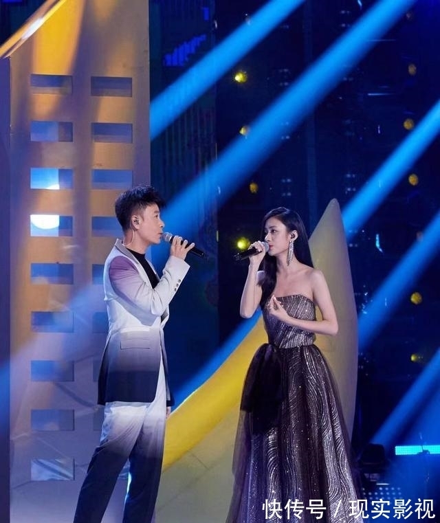 赢了!《2021好声音》,伍珂钥夺冠,导师李克勤功不可没