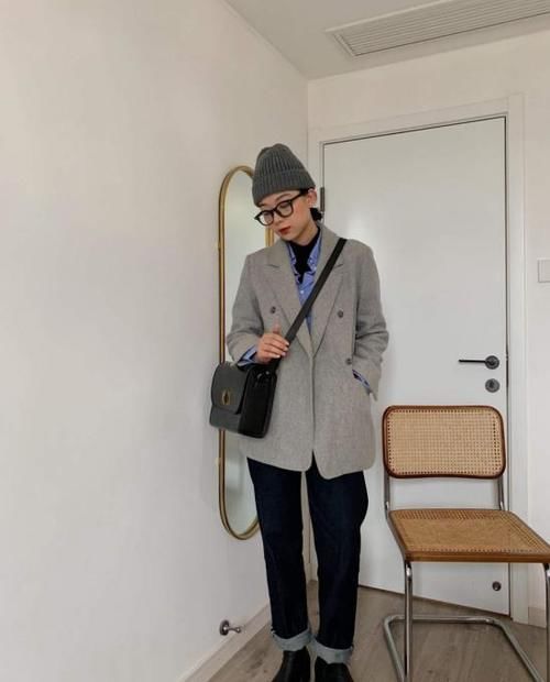 冬季内搭学会叠穿法，3个小技巧，提升气质和品味