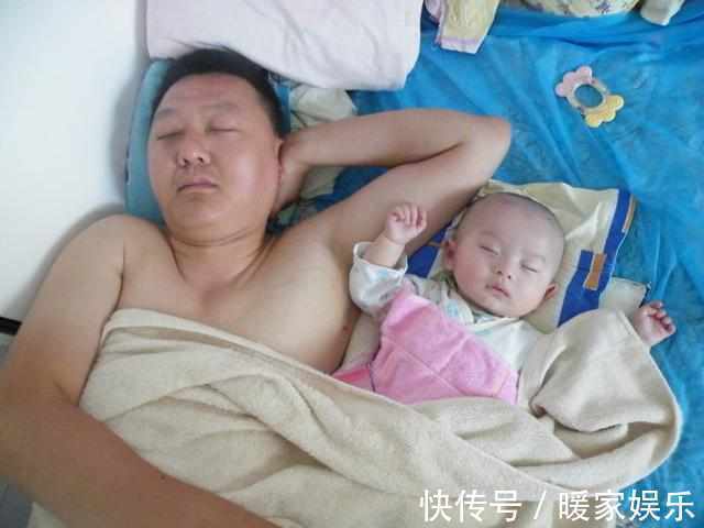 爸爸|千万别让宝宝单独和爸爸睡一起,最后几张真的太危险