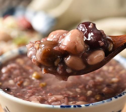 腊八粥的营养成分很高，适合糖尿病人吃吗？