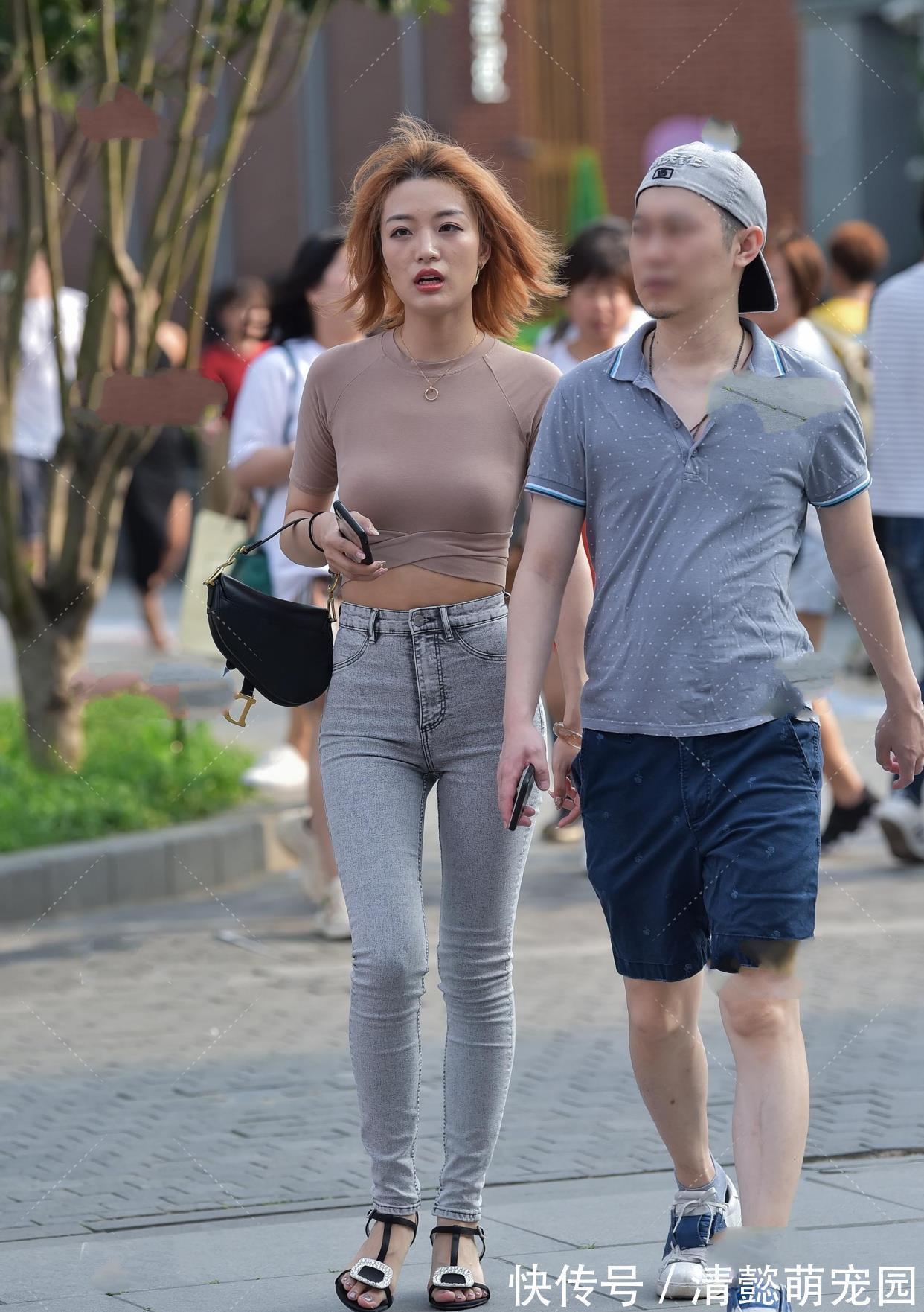 瘦身 牛仔具有修身的瘦身气息,不仅十分英俊,而且十分精巧适合