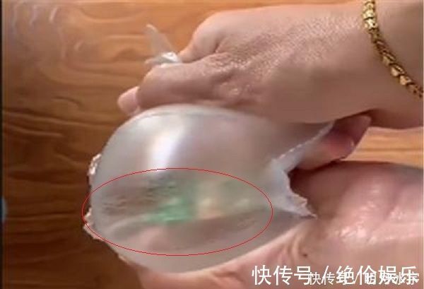 拉伸|两闺蜜同时怀孕,掀开衣服看到肚子时,对比太扎心了