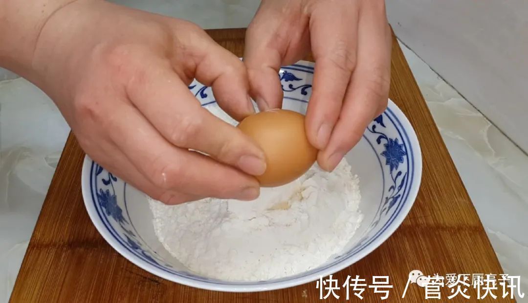 在家自制烙饼做法，掌握佩服技巧，全家老少都爱吃，真的太好吃了