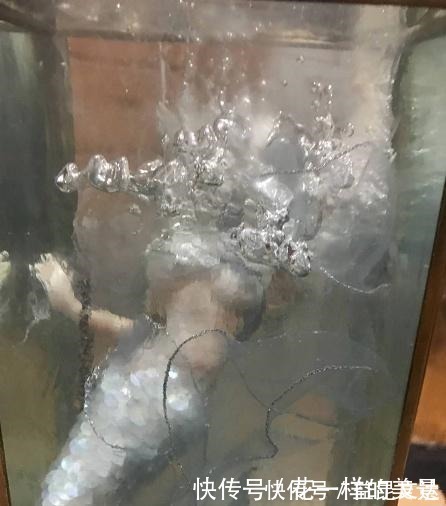 滴胶|网友一个失误动作,人鱼公主手办瞬间变泡沫,还原献祭的美感