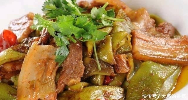 美食推荐:辣椒炒鸭肠、香菇排骨汤、豆角炖五花肉、多彩蒸鸡蛋