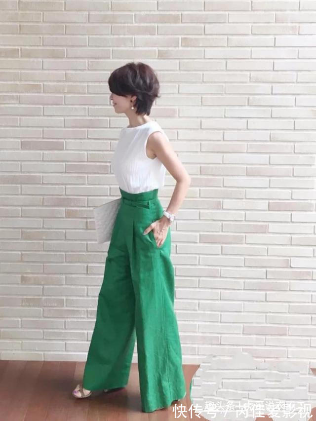 日本主妇 这位日本主妇50岁,适龄穿搭简约又大方,堪称行走的时尚教科书