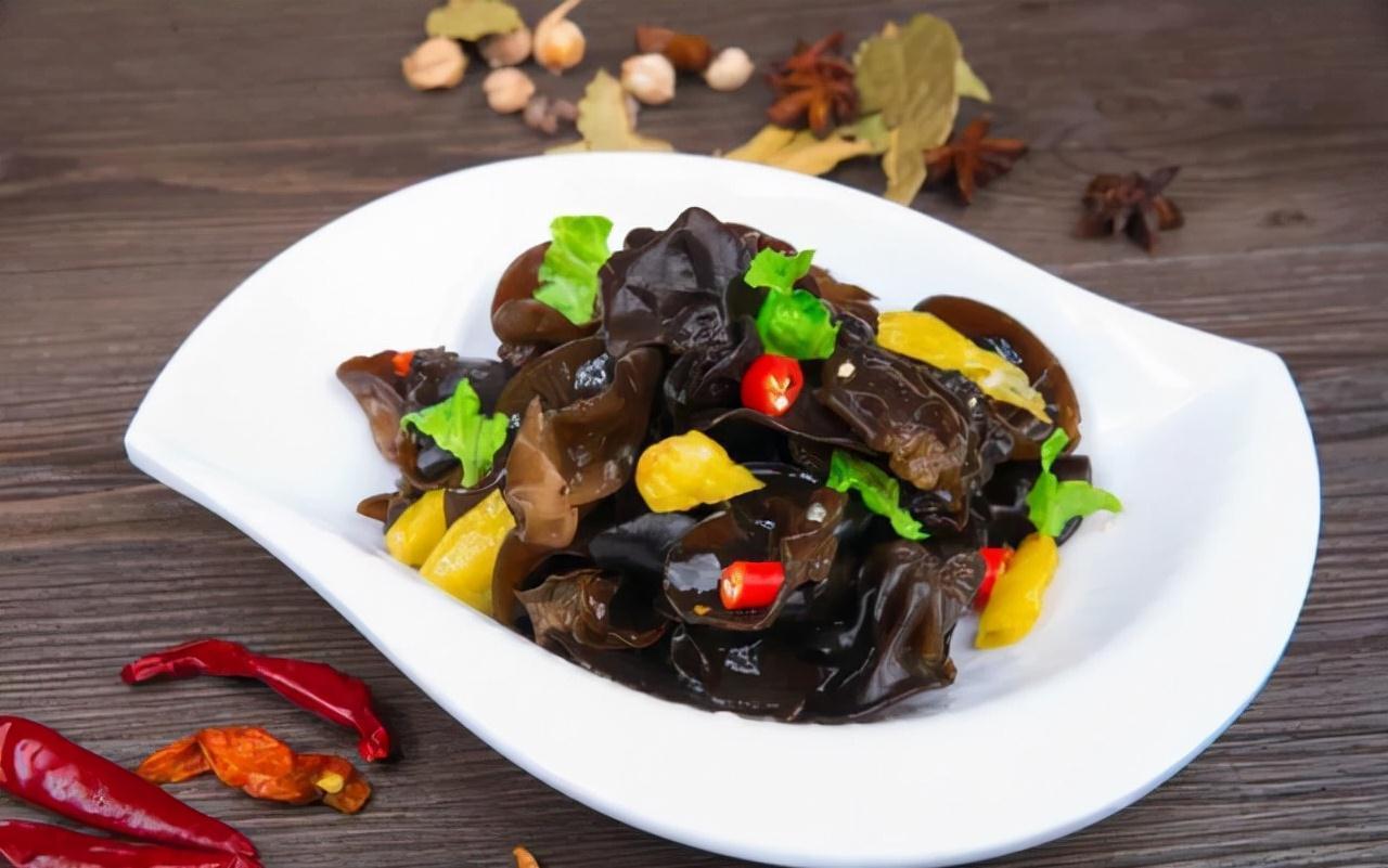 食物|隔夜菜不能吃?医生解释:除了这3种,其他的隔夜食物可以放心吃