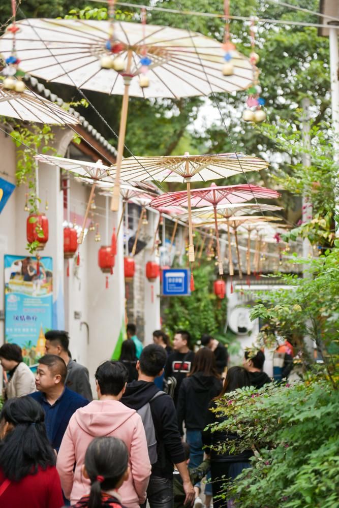 走！到甘坑客家小镇“小凉帽灯笼节”，赏灯展，逛市集，听民谣……