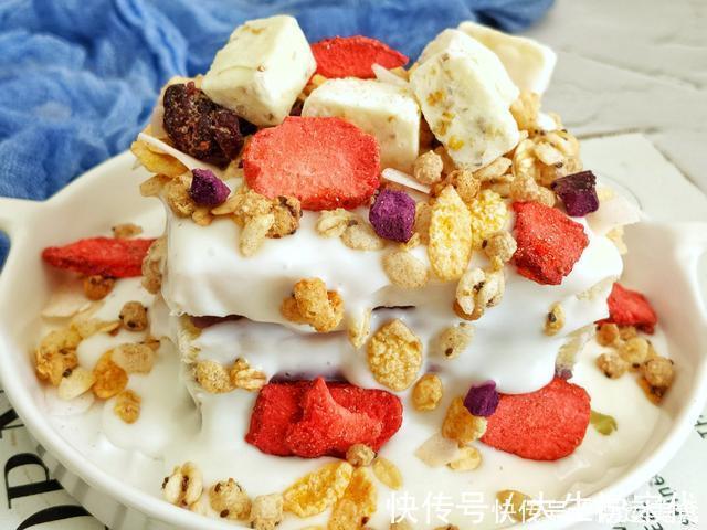 最近,儿子迷上吃这甜点,不用烤箱10分钟就好,比蛋糕还好吃