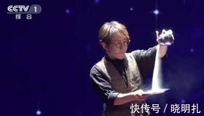 刘谦魔术过程出现失误,助演观众不知所措,幸亏他还留一手