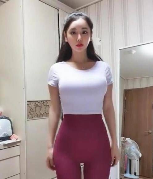 羡慕|流行的瑜伽裤，穿出让女人，都羡慕的大长腿！
