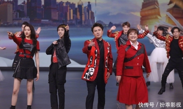 王牌“最有优越感”女嘉宾,其他人都毕恭毕敬,而她却要插裤兜