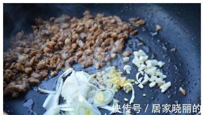 香菇韧|自制万能拌饭酱,无添加更健康,做1次能吃1周,拌面拌米饭太香