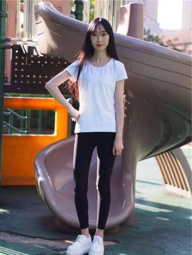 路人街拍,身材苗条的小姐姐,青春靓丽活力十足