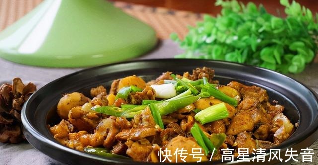 板栗营养丰富,和鸡肉搭配,鲜美又下饭!