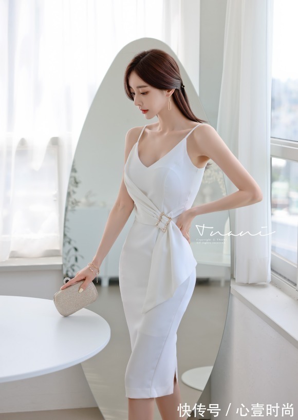 孙允珠|女神孙允珠高清时尚搭配：仙本那夏梦纯情雪白精灵吊裙