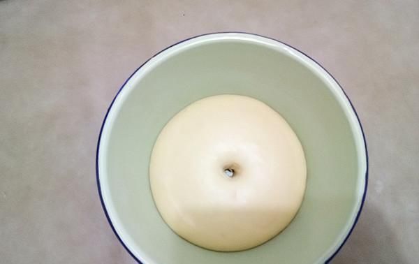 以后面粉就照着样子做,加1个鸡蛋,不用烤不用蒸,比蛋糕都好吃