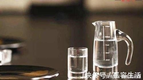 忌口|年纪越大越需要忌口？提醒：40岁后，这3种食物能不吃就不吃