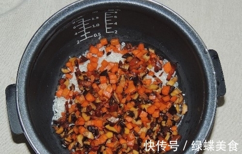 懒人|夏天的懒人焖饭,饭菜一锅出,有肉有菜营养均衡,比外卖还省时
