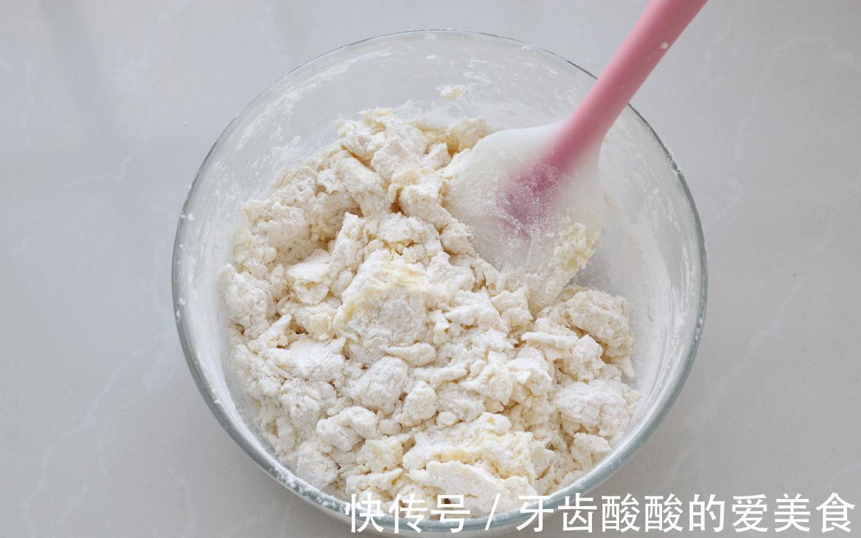 红茶用来做曲奇饼干，酥脆可口透着淡淡茶香，简单零失败小白也会