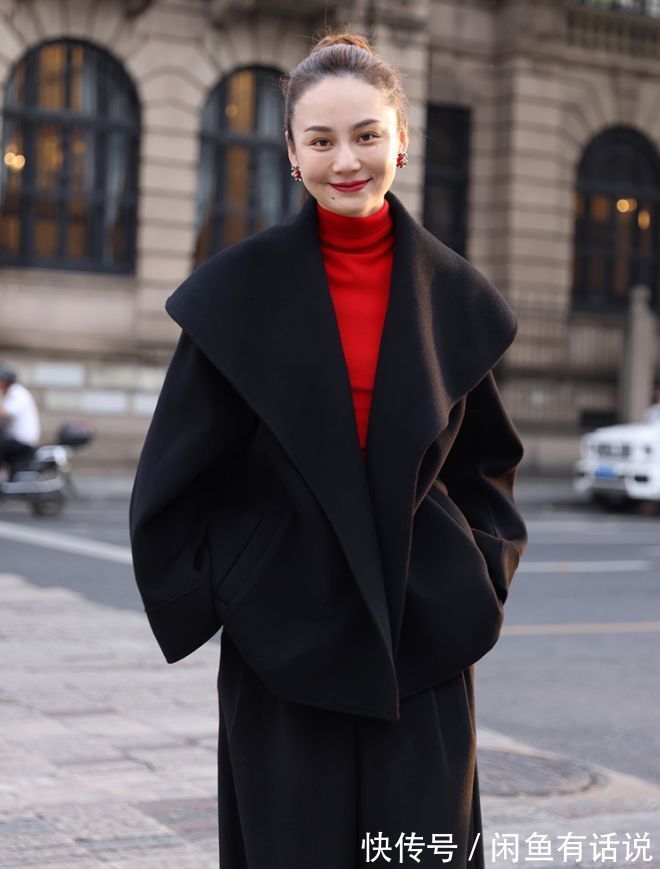 沉闷 又被“黑大衣”惊艳了,45岁博主的这3套配色,贵妇少女随心切换