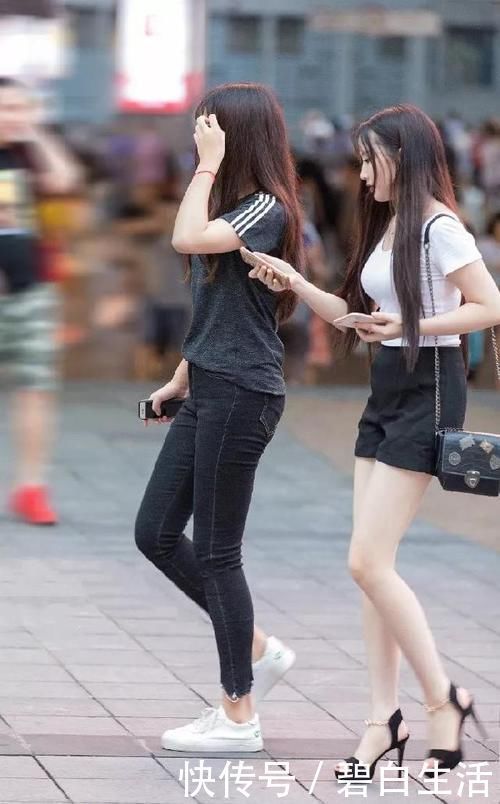 美女|美女脚上搭配一双尖头高跟鞋，带有绑带的设计，看上去更加的优雅